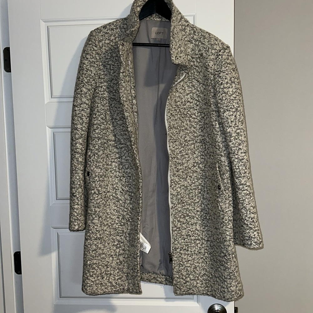 Women’s LOFT wool blend mock neck coat. Like new. Size medium. - Picture 3 of 4